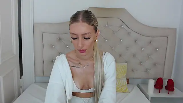 Snapshot of NatalieSensual chatting on September 22, 2025, 7:14 am NatalieSensual online show from September 22, 2025, 7:14 am