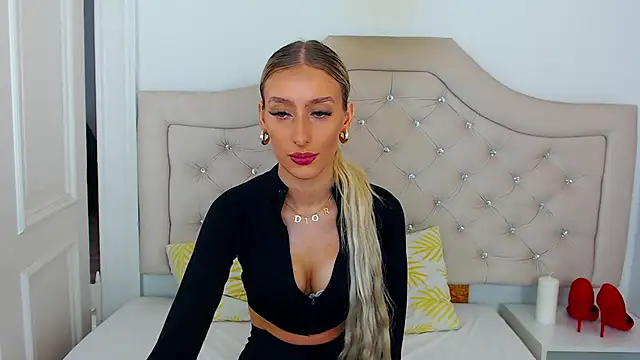 Snapshot of NatalieSensual chatting on October 23, 2025, 7:51 am NatalieSensual online show from October 23, 2025, 7:51 am