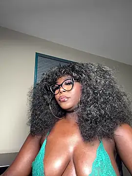 Snapshot of WomanNextdoor1 chatting on October 6, 2025, 7:14 pm WomanNextdoor1 online show from October 6, 2025, 7:14 pm