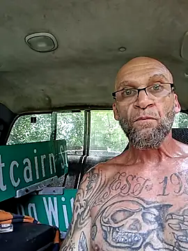 Snapshot of ShawnandDani7074 chatting on July 10, 2026, 4:40 pm ShawnandDani7074 online show from July 10, 2026, 4:40 pm