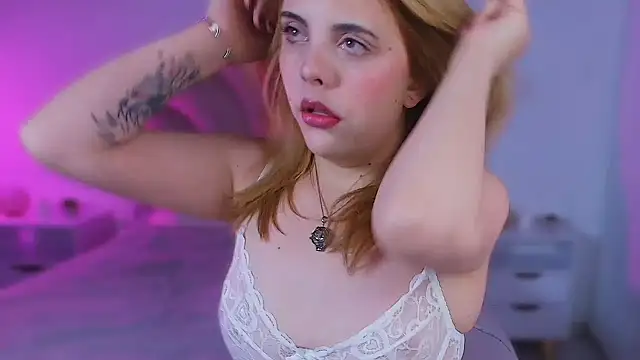 Snapshot of MiaColucci18 chatting on February 16, 2026, 11:20 am MiaColucci18 online show from February 16, 2026, 11:20 am