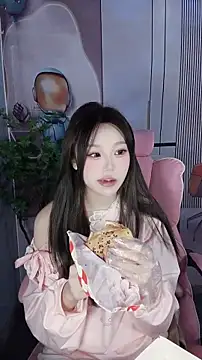 CAICAI BABY online show from November 27, 2025, 6:14 am