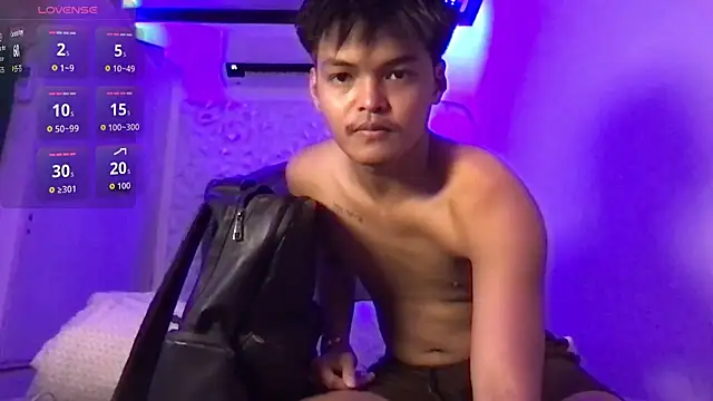 asianhugescott online show from April 15, 2026, 11:59 am