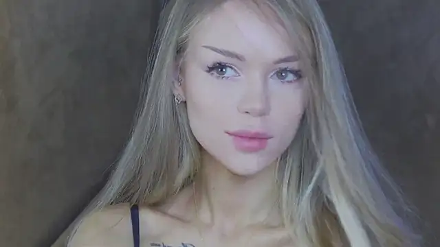 MarilynNova online show from May 17, 2026, 4:23 am