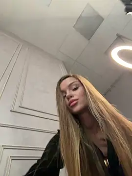 Snapshot of MarilynNova chatting on February 13, 2026, 4:23 am MarilynNova online show from February 13, 2026, 4:23 am