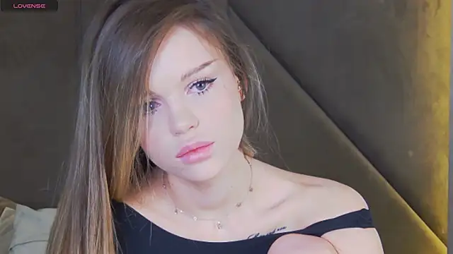 MarilynNova online show from November 8, 2025, 4:27 am