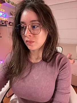 Snapshot of Sharon_07 chatting on October 6, 2025, 11:38 pm Sharon 07 online show from October 6, 2025, 11:38 pm