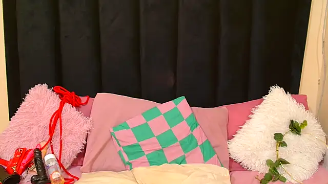 AmazingDarkDoll online show from September 24, 2025, 3:07 pm