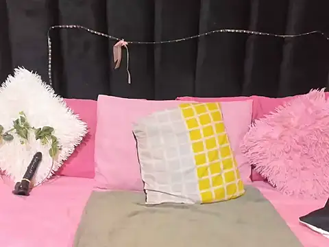 AmazingDarkDoll online show from February 22, 2026, 1:46 pm