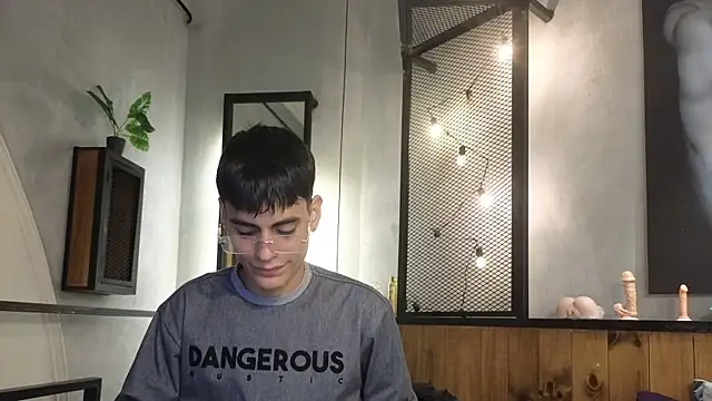 Dani mc1 online show from December 22, 2025, 11:32 am