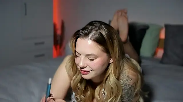 LilyFlamee online show from February 15, 2026, 3:22 pm