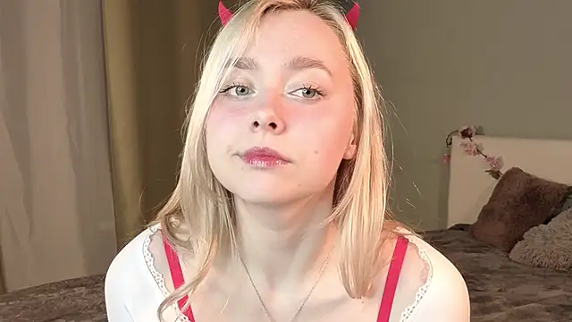 Snapshot of AccaCroyle chatting on October 6, 2025, 8:20 pm AccaCroyle online show from October 6, 2025, 8:20 pm