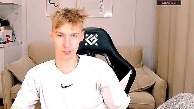 Snapshot of MrSexyCum4U chatting on October 21, 2025, 12:04 pm MrSexyCum4U online show from October 21, 2025, 12:04 pm