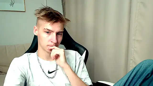 Snapshot of MrSexyCum4U chatting on October 15, 2025, 11:57 pm MrSexyCum4U online show from October 15, 2025, 11:57 pm