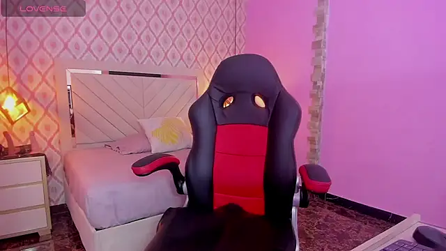 Snapshot of ALANA_WATSONN chatting on October 15, 2025, 12:35 pm ALANA WATSONN online show from October 15, 2025, 12:35 pm