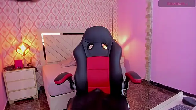 Snapshot of ALANA_WATSONN chatting on October 31, 2025, 12:35 pm ALANA WATSONN online show from October 31, 2025, 12:35 pm