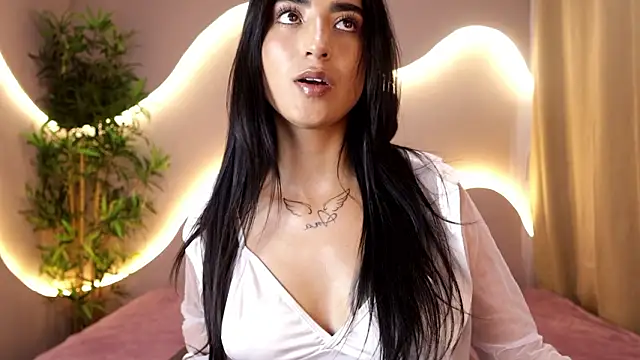 Emma and Issac online show from March 20, 2026, 8:32 pm