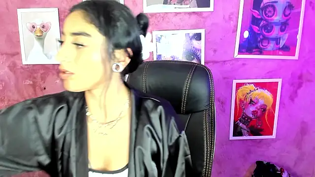 Emma and Issac online show from February 21, 2026, 8:55 pm