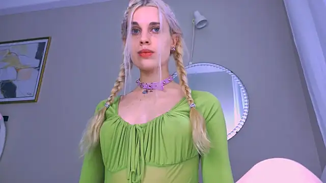 Snapshot of carmen_crybaby chatting on September 15, 2025, 2:01 am carmen crybaby online show from September 15, 2025, 2:01 am