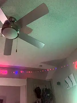 Snapshot of Triggerhappycj100 chatting on October 21, 2025, 2:55 am Triggerhappycj100 online show from October 21, 2025, 2:55 am