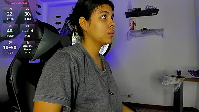 Aleja-02 online show from October 15, 2025, 9:01 pm