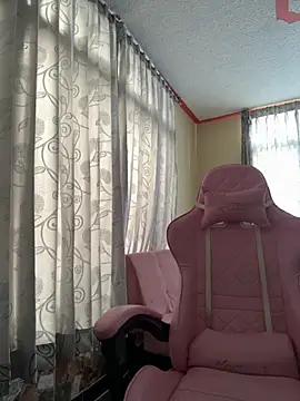 Snapshot of laure_torres chatting on September 17, 2025, 4:09 pm laure torres online show from September 17, 2025, 4:09 pm