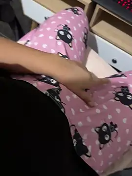 Snapshot of laure_torres chatting on September 24, 2025, 7:04 am laure torres online show from September 24, 2025, 7:04 am