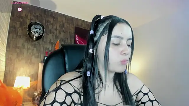 Snapshot of marian__stone chatting on October 23, 2025, 6:28 pm marian  stone online show from October 23, 2025, 6:28 pm