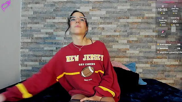 Snapshot of violett__golden chatting on October 6, 2025, 2:07 pm violett  golden online show from October 6, 2025, 2:07 pm