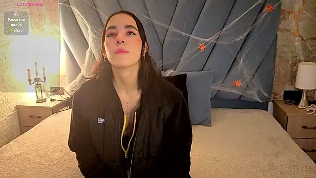 Snapshot of violett__golden chatting on October 14, 2025, 11:22 am violett  golden online show from October 14, 2025, 11:22 am