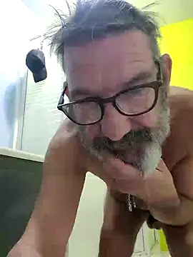 Snapshot of FoxnMouse chatting on October 7, 2025, 5:58 pm FoxnMouse online show from October 7, 2025, 5:58 pm