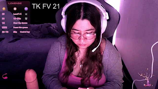 Pink girl0n online show from December 16, 2025, 6:12 pm