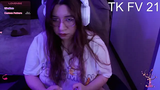 Pink girl0n online show from January 13, 2026, 8:35 pm