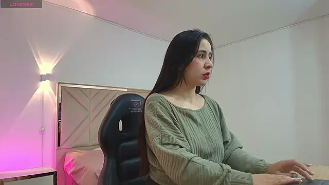 Snapshot of Violet_tay1 chatting on October 4, 2025, 10:39 am Violet tay1 online show from October 4, 2025, 10:39 am