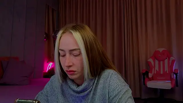 Reina Cummings online show from October 8, 2025, 6:26 am