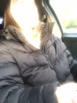 Reina Cummings online show from October 5, 2025, 5:09 am