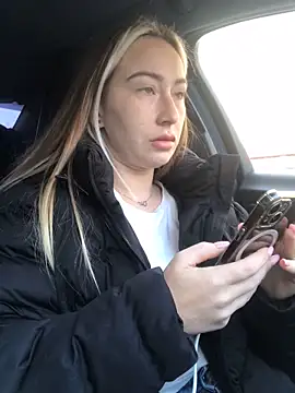 Reina Cummings online show from October 1, 2025, 5:01 am