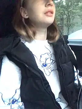 Reina Cummings online show from September 30, 2025, 4:40 am