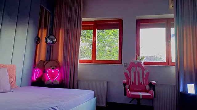 Reina Cummings online show from October 25, 2025, 5:50 am