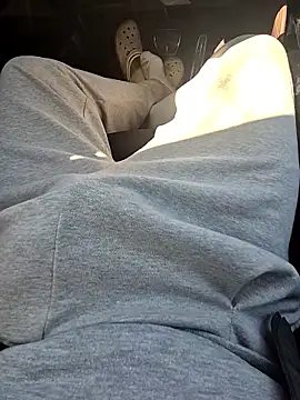 starvingo2002 online show from November 14, 2025, 2:37 am