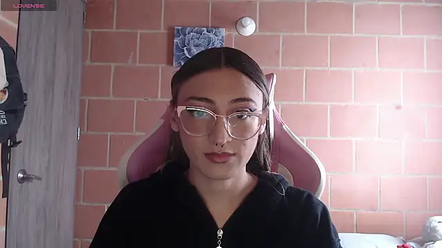 Andrea camilaaa online show from February 16, 2026, 2:59 pm