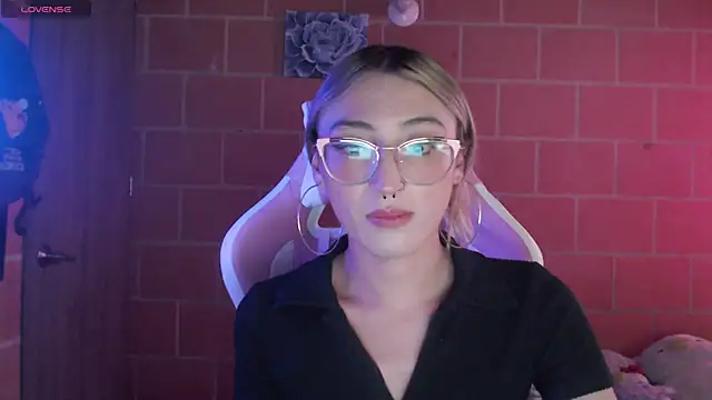 Andrea camilaaa online show from April 9, 2026, 7:42 pm