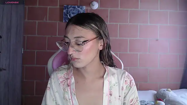 Andrea camilaaa online show from October 10, 2025, 1:34 pm