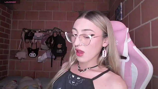 Snapshot of Andrea_camilaaa chatting on June 21, 2026, 6:57 pm Andrea camilaaa online show from June 21, 2026, 6:57 pm