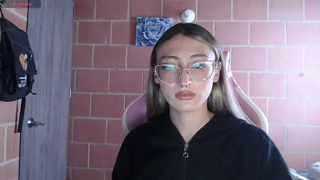 Andrea camilaaa online show from September 30, 2025, 2:01 pm