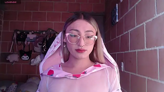 Snapshot of Andrea_camilaaa chatting on June 22, 2026, 2:36 pm Andrea camilaaa online show from June 22, 2026, 2:36 pm