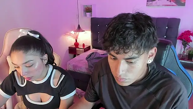 Snapshot of Yiing_and_yang chatting on September 17, 2025, 10:23 pm Yiing and yang online show from September 17, 2025, 10:23 pm