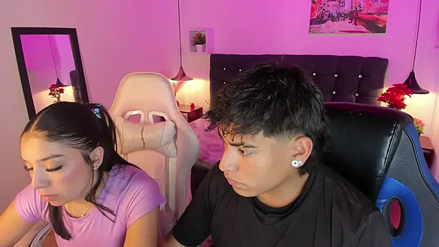 Snapshot of Yiing_and_yang chatting on October 7, 2025, 9:16 pm Yiing and yang online show from October 7, 2025, 9:16 pm