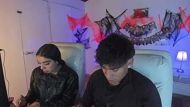 Snapshot of Yiing_and_yang chatting on October 21, 2025, 10:47 am Yiing and yang online show from October 21, 2025, 10:47 am