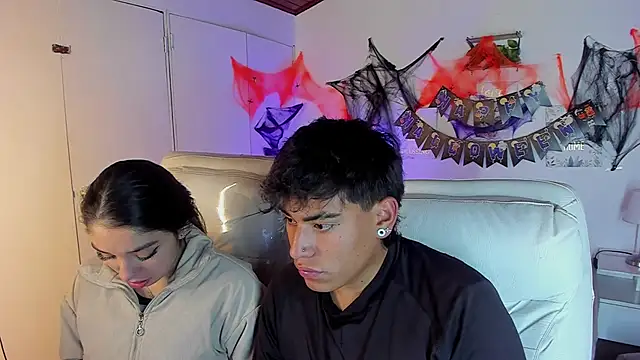 Snapshot of Yiing_and_yang chatting on October 22, 2025, 10:47 am Yiing and yang online show from October 22, 2025, 10:47 am